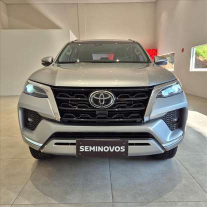 TOYOTA-HILUX-2021