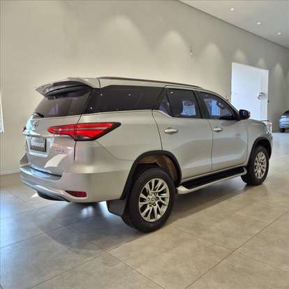 TOYOTA-HILUX-2021