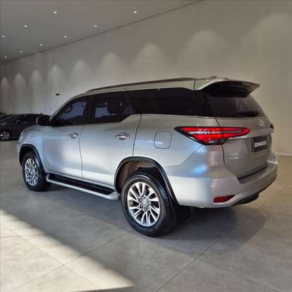 TOYOTA-HILUX-2.8 D-4D TURBO DIESEL CD SRX 4X4 AUTOMÁTICO TOYOTA-HILUX-2021