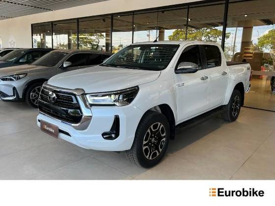 TOYOTA HILUX 2.8 D-4D TURBO DIESEL CD SRX 4X4 AUTOMÁTICO