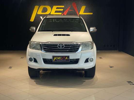 TOYOTA-HILUX-2014