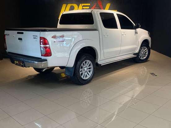 TOYOTA-HILUX-2014