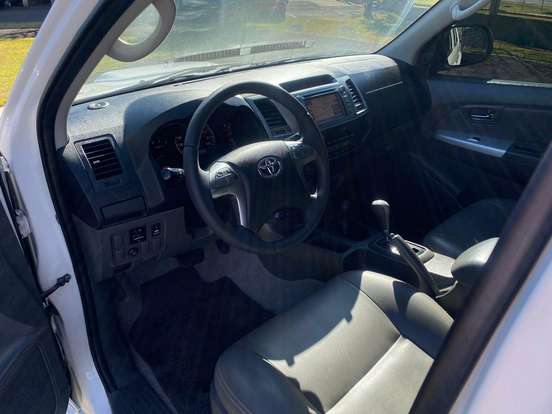 TOYOTA-HILUX-2014