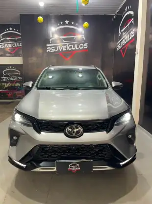 TOYOTA-HILUX SW4-2024