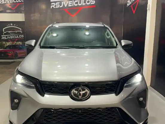 TOYOTA-HILUX SW4-2.8 D-4D TURBO DIESEL SRX PLATINUM 4X4 AUTOMÁTICO TOYOTA-HILUX SW4-2024