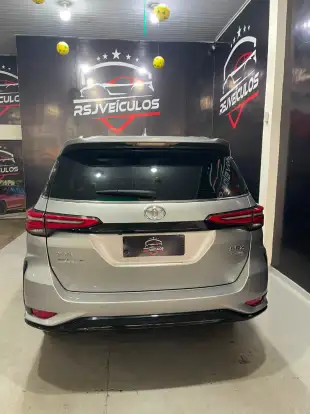 TOYOTA-HILUX SW4-2024