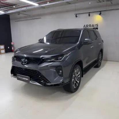 TOYOTA-HILUX SW4-2023