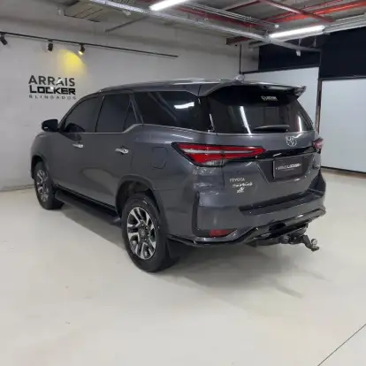 TOYOTA-HILUX SW4-2023