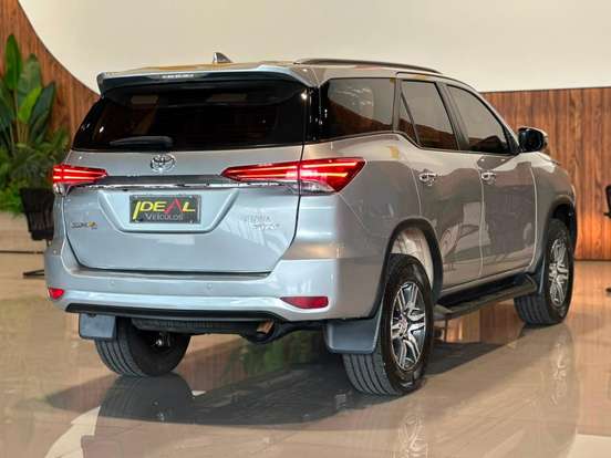 TOYOTA-HILUX SW4-2.7 SRV 7 LUGARES 4X2 16V FLEX 4P AUTOMÁTICO TOYOTA-HILUX SW4-2018