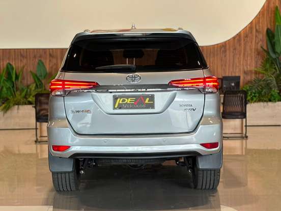 TOYOTA-HILUX SW4-2.7 SRV 7 LUGARES 4X2 16V FLEX 4P AUTOMÁTICO TOYOTA-HILUX SW4-2018