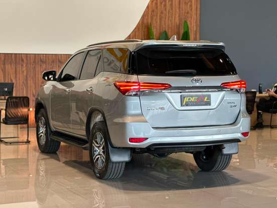 TOYOTA-HILUX SW4-2.7 SRV 7 LUGARES 4X2 16V FLEX 4P AUTOMÁTICO TOYOTA-HILUX SW4-2018