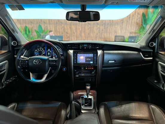 TOYOTA-HILUX SW4-2018
