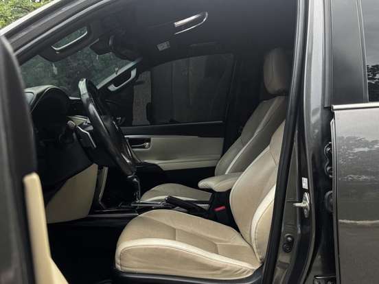 TOYOTA-HILUX SW4-2022