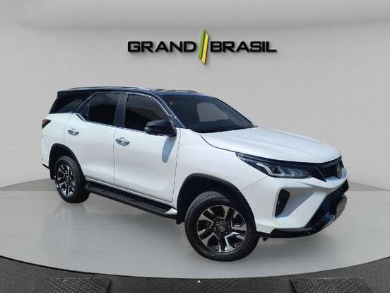 TOYOTA-HILUX SW4-2024