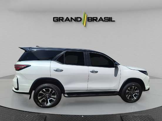 TOYOTA-HILUX SW4-2.8 D-4D TURBO DIESEL DIAMOND 7L 4X4 AUTOMÁTICO TOYOTA-HILUX SW4-2024