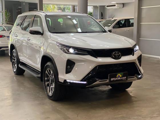 TOYOTA HILUX SW4 2.8 D-4D TURBO DIESEL SRX PLATINUM 4X4 AUTOMÁTICO