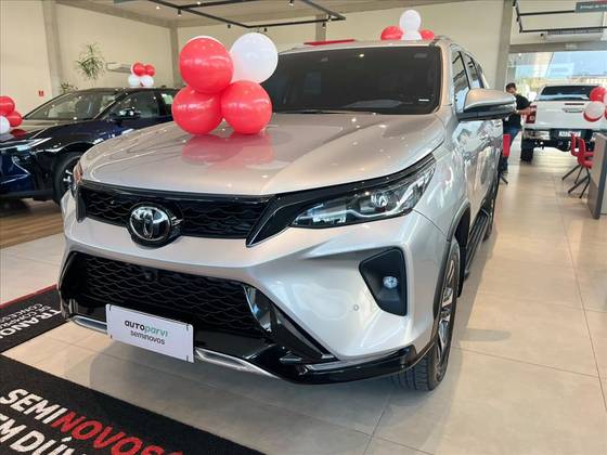TOYOTA HILUX SW4 2.8 D-4D TURBO DIESEL SRX PLATINUM 4X4 AUTOMÁTICO
