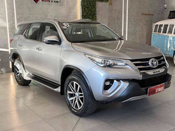 TOYOTA HILUX SW4 2.8 SRX 4X4 16V TURBO INTERCOOLER DIESEL 4P AUTOMÁTICO