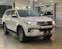 TOYOTA HILUX SW4 2.8 SRX 4X4 7 LUGARES 16V TURBO INTERCOOLER DIESEL 4P AUTOMÁTICO TOYOTA HILUX SW4 2.8 SRX 4X4 7 LUGARES 16V TURBO INTERCOOLER DIESEL 4P AUTOMÁTICO