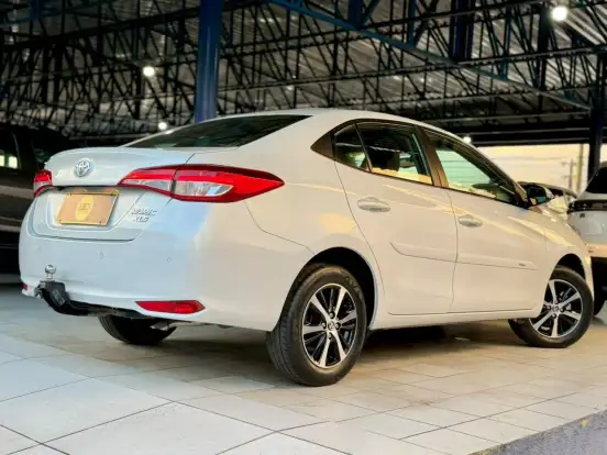 TOYOTA-YARIS-2021
