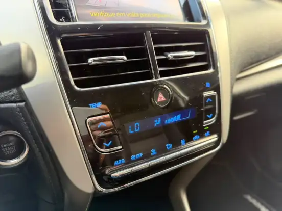TOYOTA-YARIS-2021