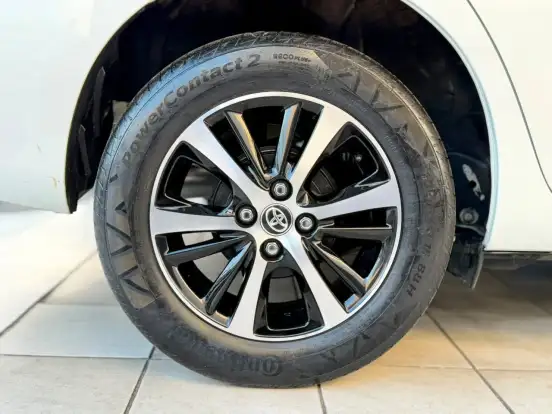 TOYOTA-YARIS-2021