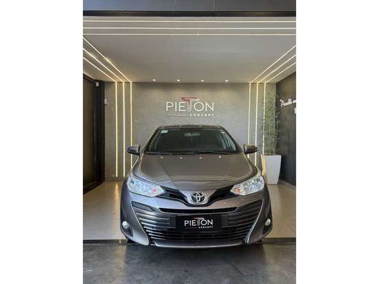 TOYOTA-YARIS-2019