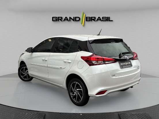 TOYOTA-YARIS-2022