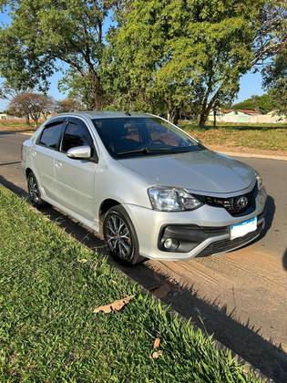 TOYOTA ETIOS 1.5 PLATINUM SEDAN 16V FLEX 4P AUTOMÁTICO