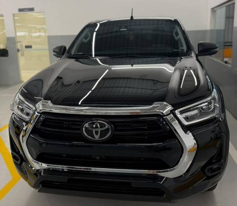 TOYOTA HILUX 2.8 D-4D TURBO DIESEL CD SRX 4X4 AUTOMÁTICO