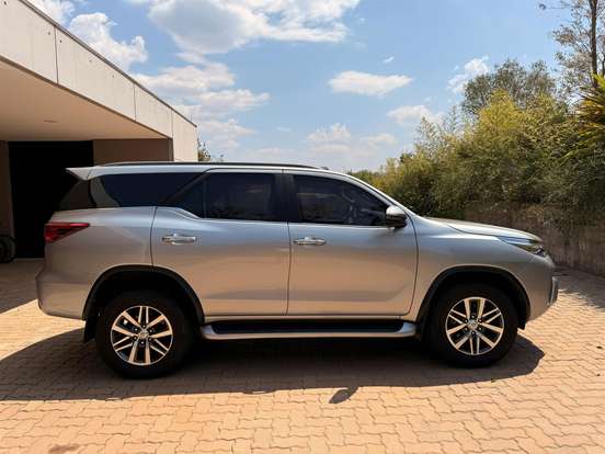 TOYOTA-HILUX SW4-2020