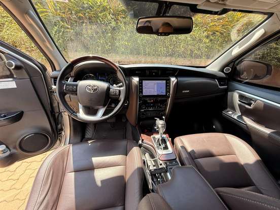 TOYOTA-HILUX SW4-2020