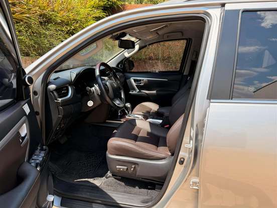 TOYOTA-HILUX SW4-2020