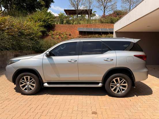 TOYOTA-HILUX SW4-2020