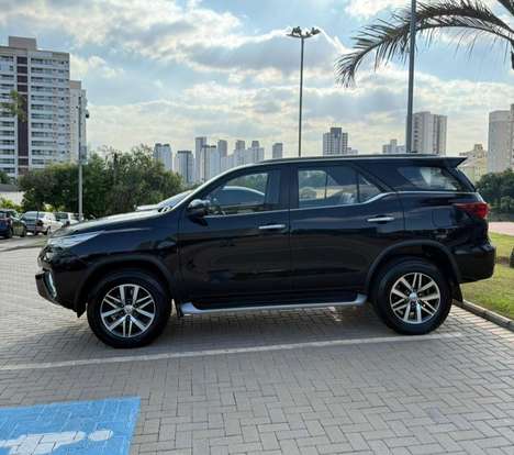 TOYOTA-HILUX SW4-2020