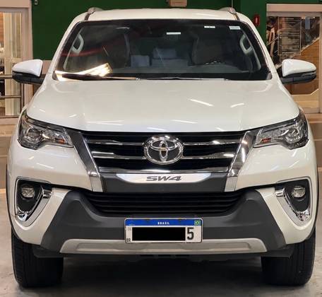 TOYOTA HILUX SW4 2.8 SRX DIAMOND 4X4 7 LUGARES 16V TURBO INTERCOOLER DIESEL 4P AUTOMÁTICO