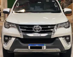 TOYOTA HILUX SW4 2.8 SRX DIAMOND 4X4 7 LUGARES 16V TURBO INTERCOOLER DIESEL 4P AUTOMÁTICO TOYOTA HILUX SW4 2.8 SRX DIAMOND 4X4 7 LUGARES 16V TURBO INTERCOOLER DIESEL 4P AUTOMÁTICO