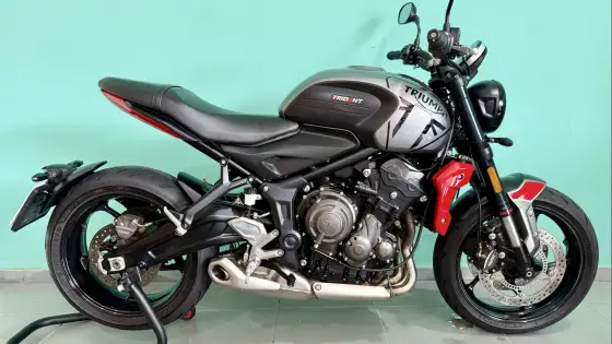TRIUMPH TRIDENT 660 