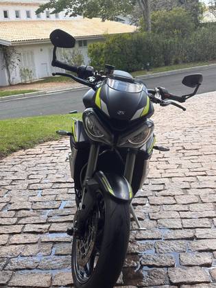 TRIUMPH STREET TRIPLE 765 RS 