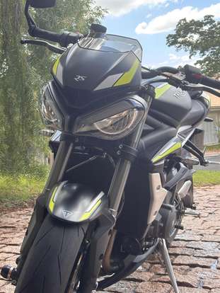 TRIUMPH-STREET TRIPLE 765 RS-2021