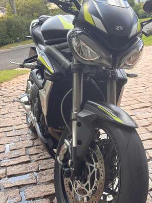 TRIUMPH-STREET TRIPLE 765 RS-2021