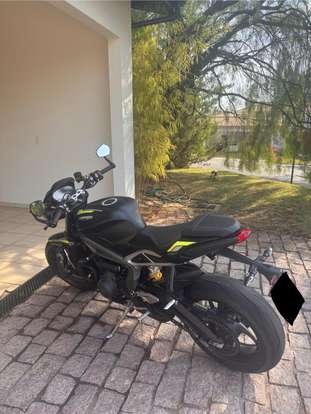 TRIUMPH-STREET TRIPLE 765 RS-2021