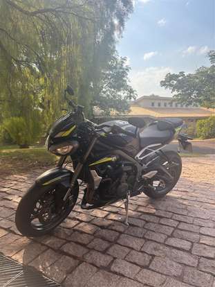 TRIUMPH-STREET TRIPLE 765 RS-2021