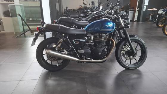 TRIUMPH STREET TWIN 