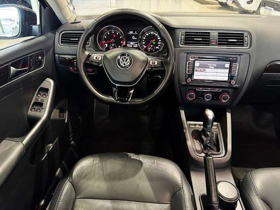 VOLKSWAGEN-JETTA-2015