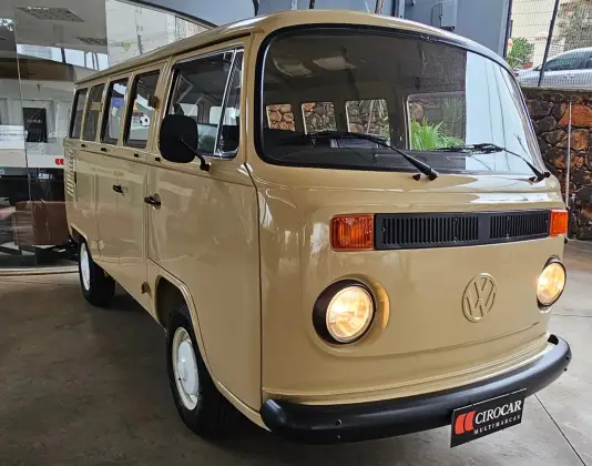 VOLKSWAGEN KOMBI 1.6 STD 8V GASOLINA 3P MANUAL