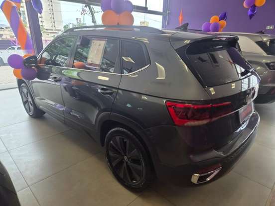 VOLKSWAGEN-TAOS-2025