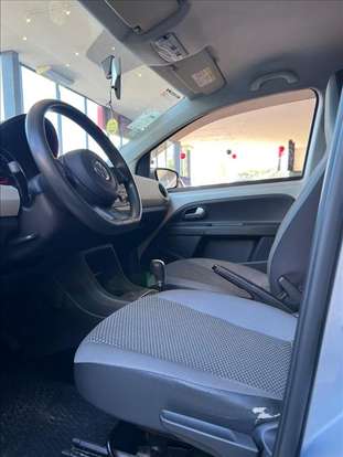 VOLKSWAGEN-UP-2015