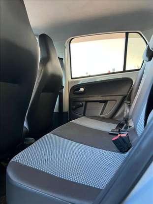 VOLKSWAGEN-UP-2015