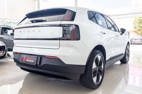 VOLVO-EX30-2024